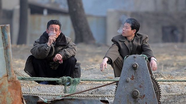 在朝鲜，男性吸烟很普遍，但女性吸烟则被视为禁忌。