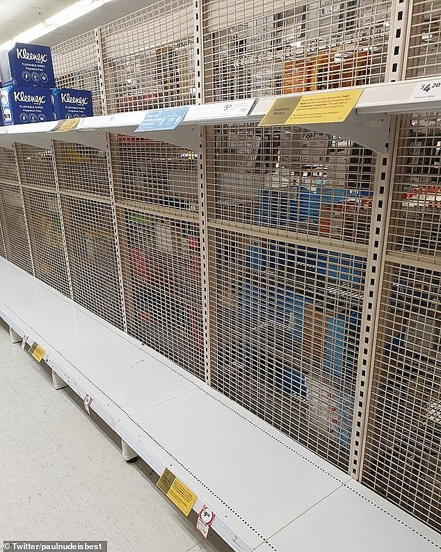 南澳今晚“封城”，民众涌入超市疯狂抢购！Coles及Woolies货架被扫空，警方呼吁民众冷静（视频/组图） - 7