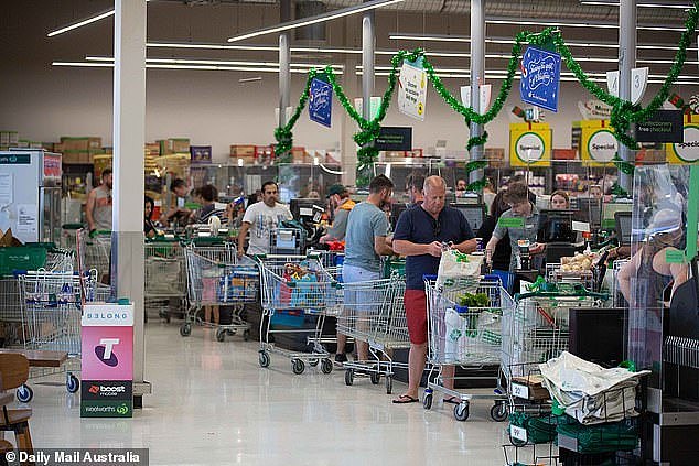 南澳今晚“封城”，民众涌入超市疯狂抢购！Coles及Woolies货架被扫空，警方呼吁民众冷静（视频/组图） - 5