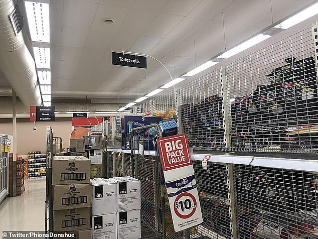 南澳今晚“封城”，民众涌入超市疯狂抢购！Coles及Woolies货架被扫空，警方呼吁民众冷静（视频/组图） - 3