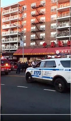 整车撞进面包店！为抢车位，纽约4华男大打出手，先撞人再撞店（视频/组图） - 2