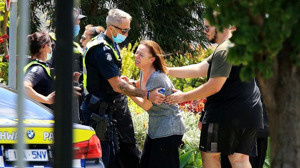 凌晨破窗，持刀狂刺！就因第一次晒男友合照，23岁RMIT美女大学生家中被捅死 - 4