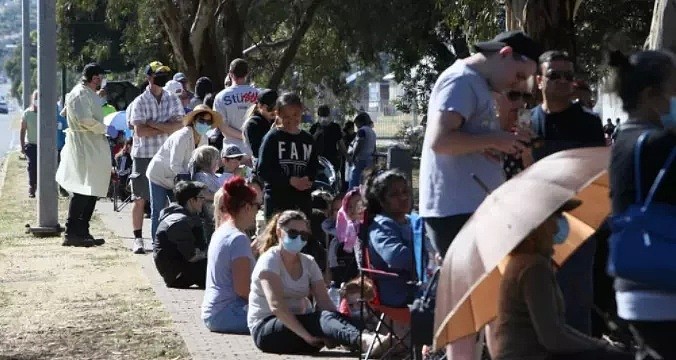 5万人同场，布里斯班今晚或创疫情以来之最！南澳4000人隔离，再度封城，曝这国去年9月出现病毒 - 2