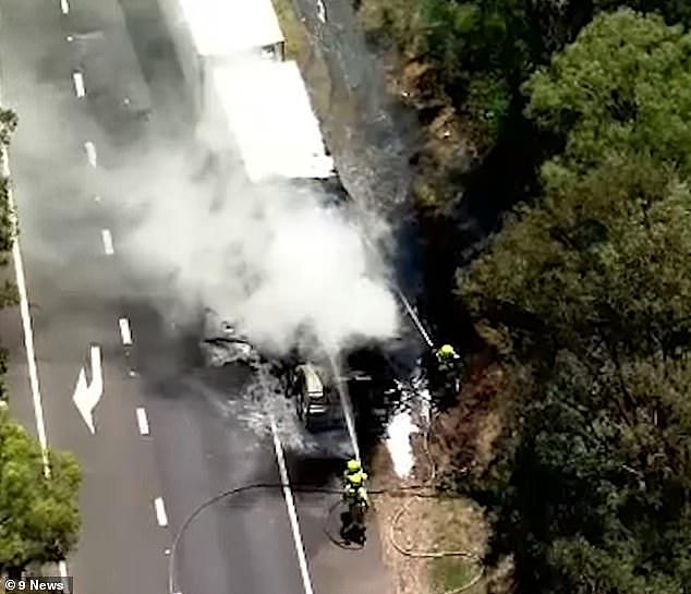 半挂车烧成“火球”，悉尼M4高速严重堵车！道路关闭，过路司机注意换行（组图） - 2