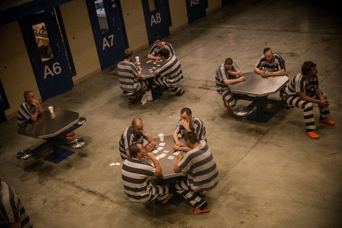 入狱不仅阻碍囚犯的日常生活，影响他们工作及照顾家庭的能力，对政府而言亦甚为昂贵。（Getty Images）