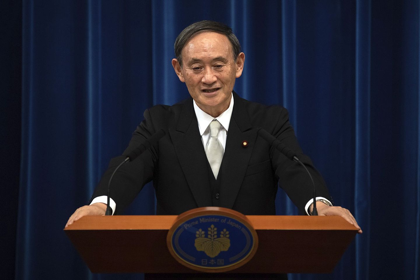 11月19日NHK报道称，菅义伟政府即将召开首次国安会议。图为2020年9月16日，新任首相菅义伟在首相官邸的新闻发布会上发言。（AP）