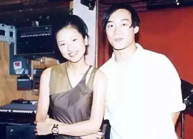 22年过去，陈小春“7个老婆”现状引争议：一位天王嫂，两位豪门太太，最爱的却终身不婚…（组图） - 9