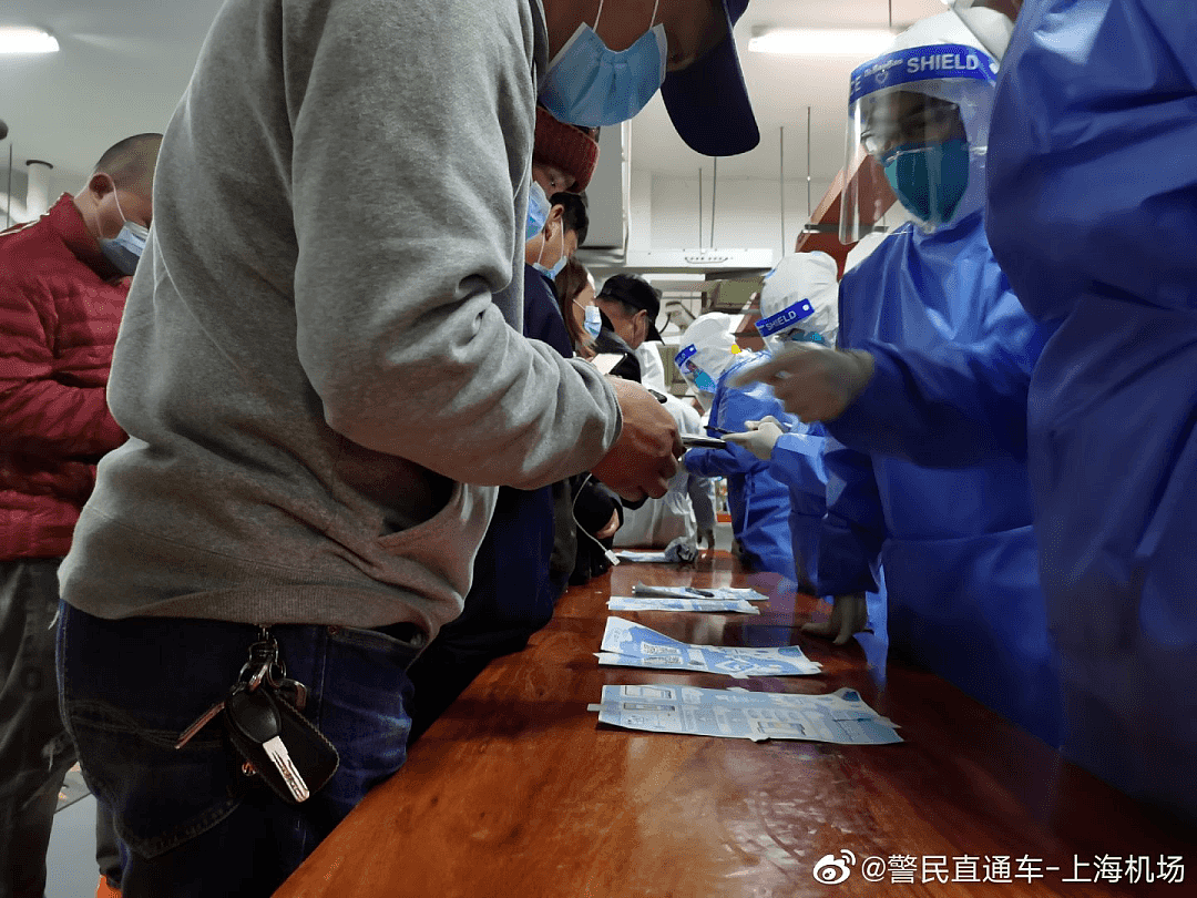 呼伦贝尔Ⅲ级预警！上海浦东国际机场连夜组织集体核酸检测，排查15416人（视频/组图） - 4