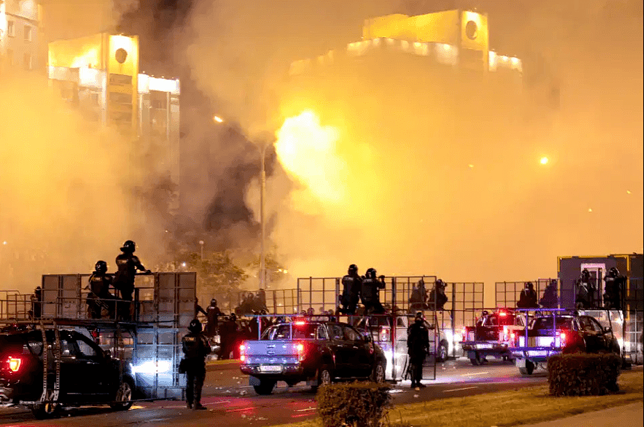1人遇袭身亡，630名中国人昼夜撤离！焚烧国会大楼、立断头台…多国爆发大规模骚乱（视频/组图） - 33