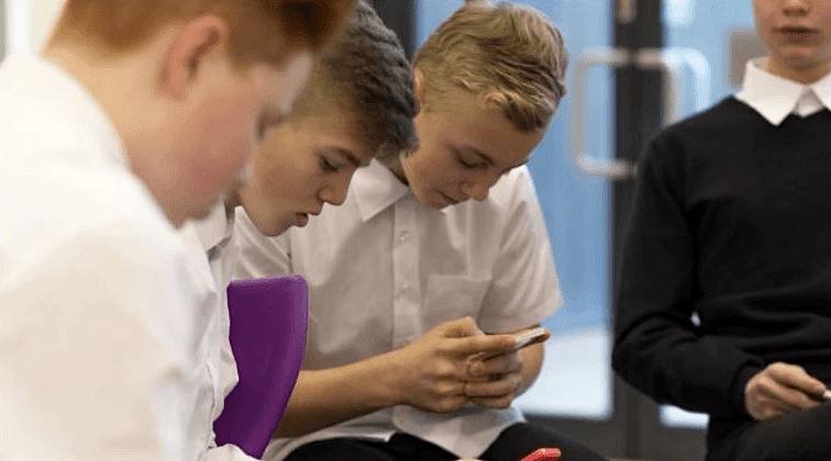 澳洲小学严厉打击学生佩戴智能手表等电子设备！该不该禁止，引发巨大争议（组图） - 4