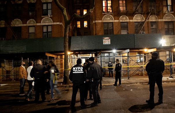 美国纽约一派对遭仇家开枪扫射，2女死，4伤！有人坐在街头长椅，两枪爆头致死...（组图） - 3