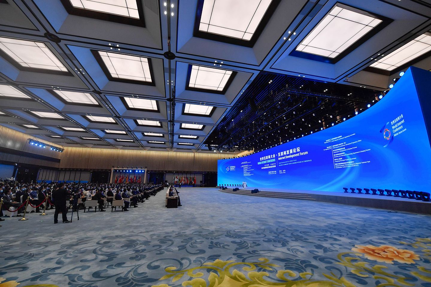 11月23日，世界互联网大会·互联网发展论坛在浙江乌镇开幕。图为开幕式现场。（新华社）