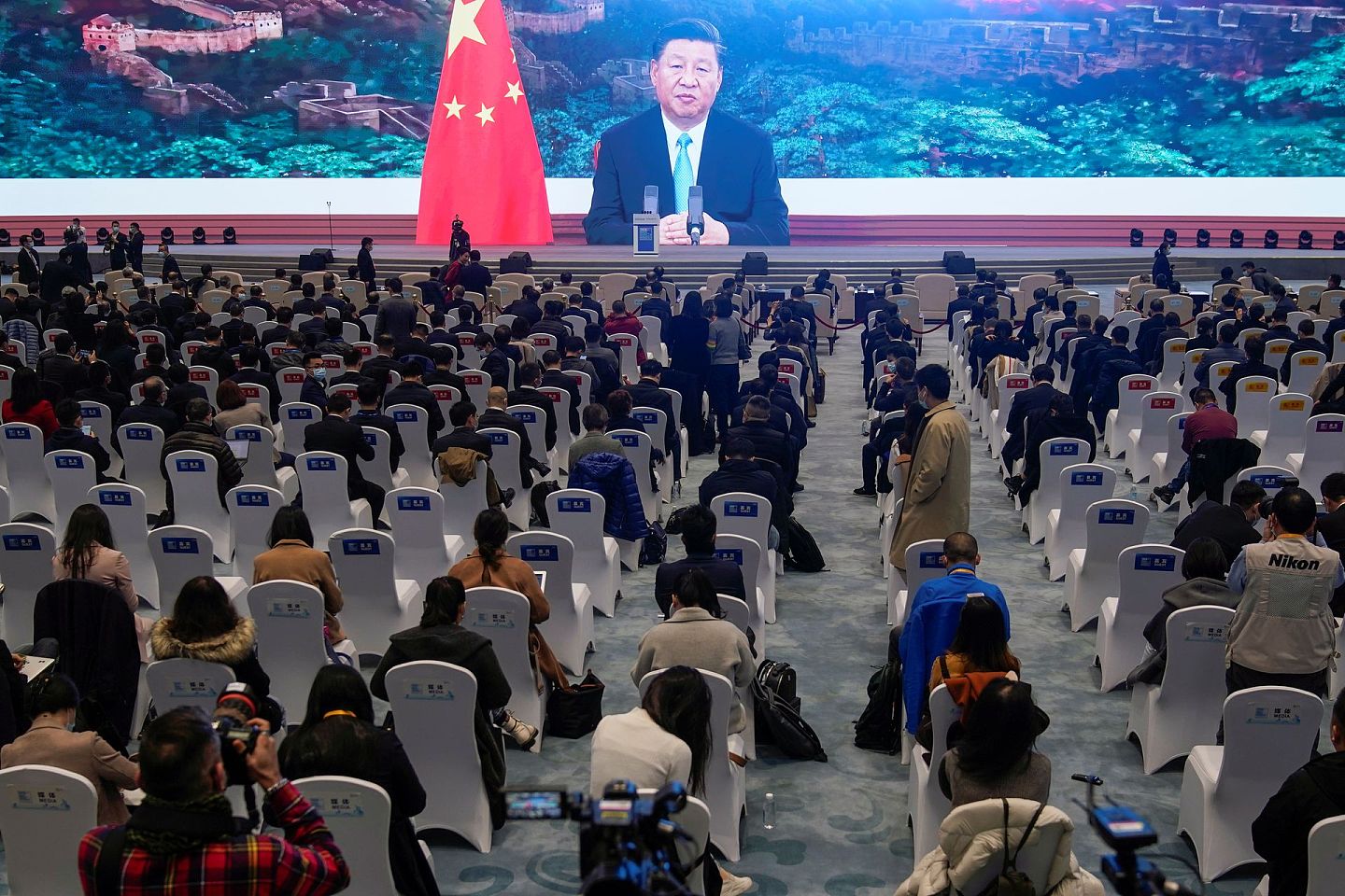 2020年11月23日，世界互联网大会在中国浙江省乌镇开幕，图为中国国家主席习近平出现在大屏幕上。（Reuters）