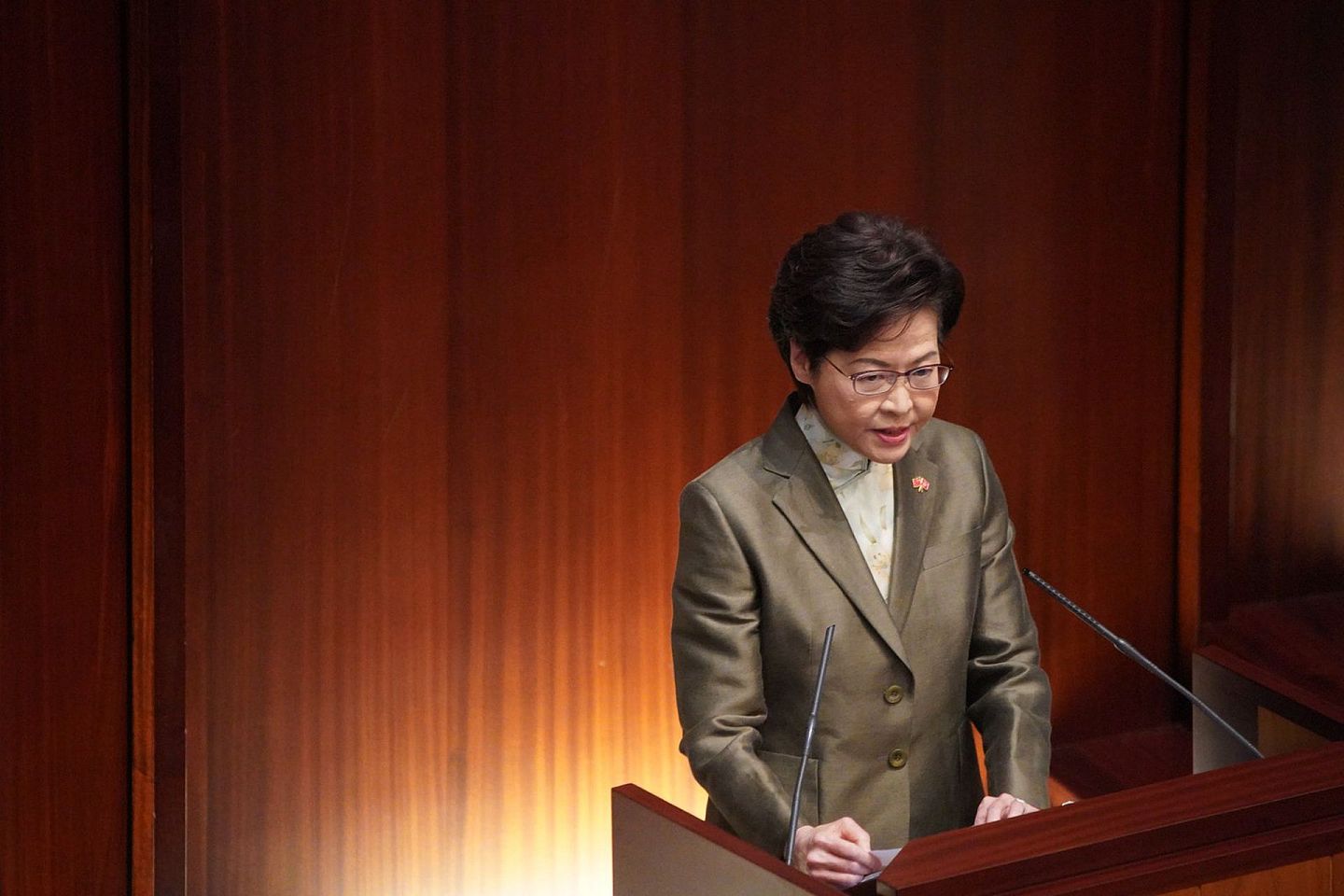 当地时间11月25日，香港特首林郑月娥发表任内第四份施政报告。（HK01）