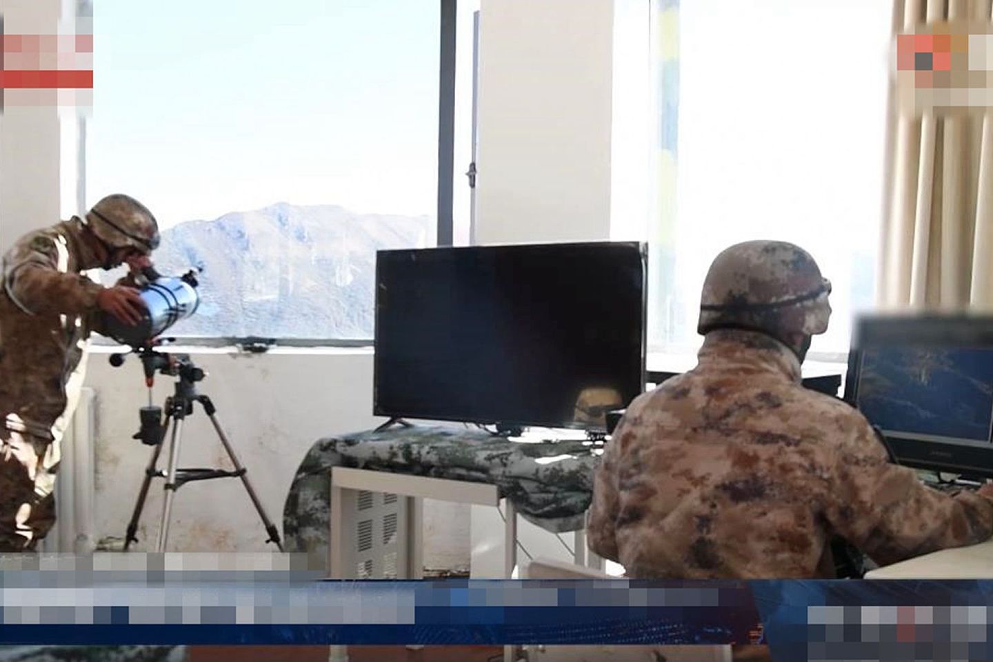 解放军在边境用监控设备监视边境线。（中国央视截图）