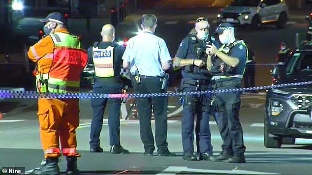 墨尔本南部火车站突发流血事件！26岁男子被刺死，凶手仍在逃 - 3