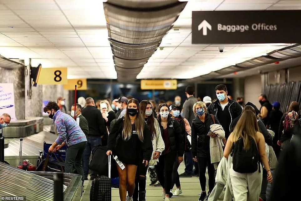 荒诞灾难！ 全美机场车站挤爆，每40秒死1人，80人的群聚性爱派对，医生栽倒在比基尼美女怀中（组图） - 12