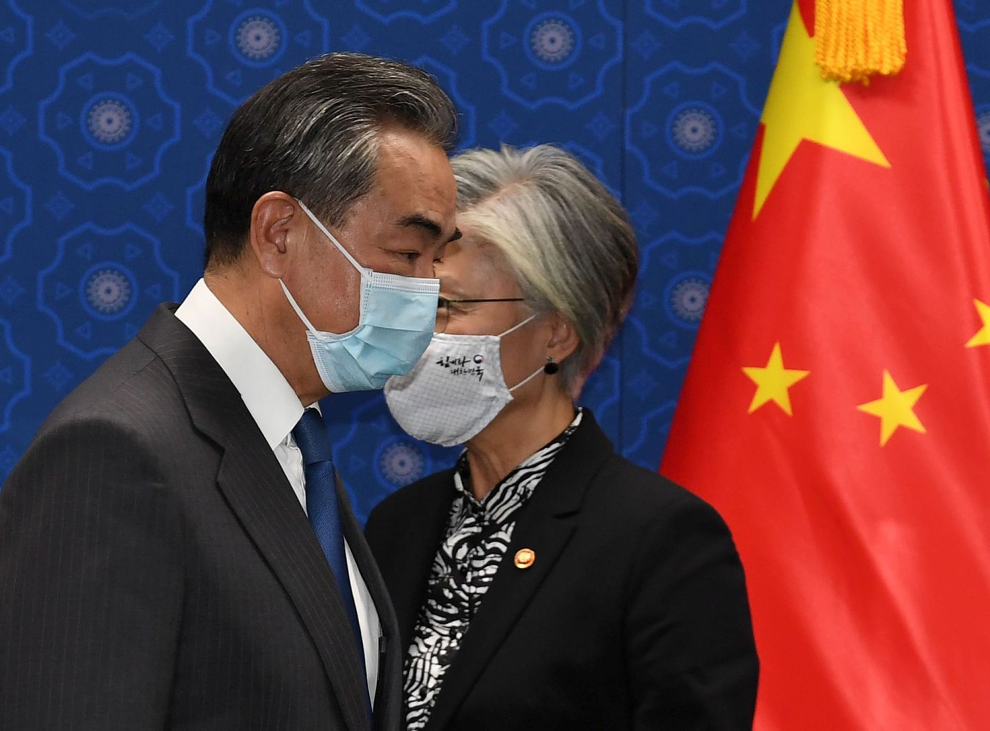 王毅与康京和就两国关系、地区国际问题和合作抗疫等议题交换意见。（Reuters）