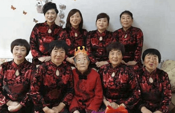 中国一对夫妻连生8胎都是女儿！沦为全村的笑柄，如今生活却令人羡慕（组图） - 1