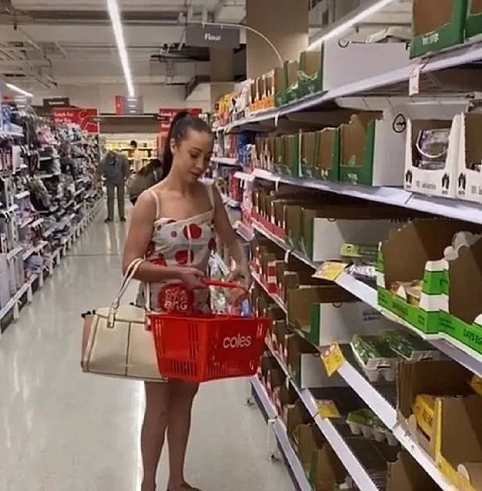 女子裹塑料袋逛Coles视频被万人点赞！我看到了澳洲最真实的一面（视频/组图） - 2