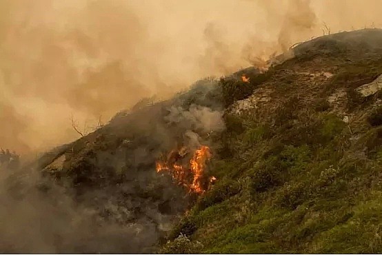 极端热浪来袭，昆州部分地区最高温将破40℃！知名景点山火再起，超7万公顷林地被焚毁 - 7