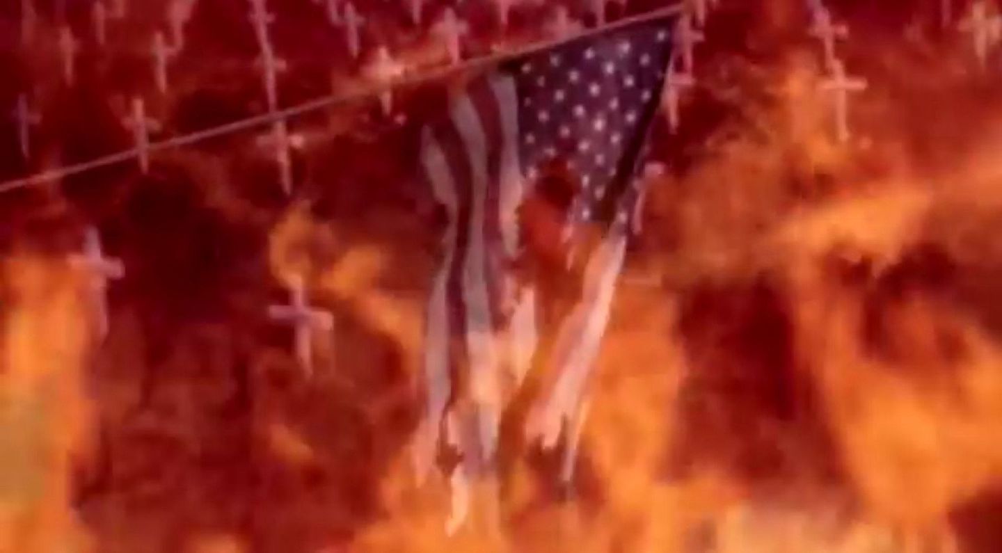 视频最后的画面是美国国旗在烈焰中燃烧。（视觉中国）