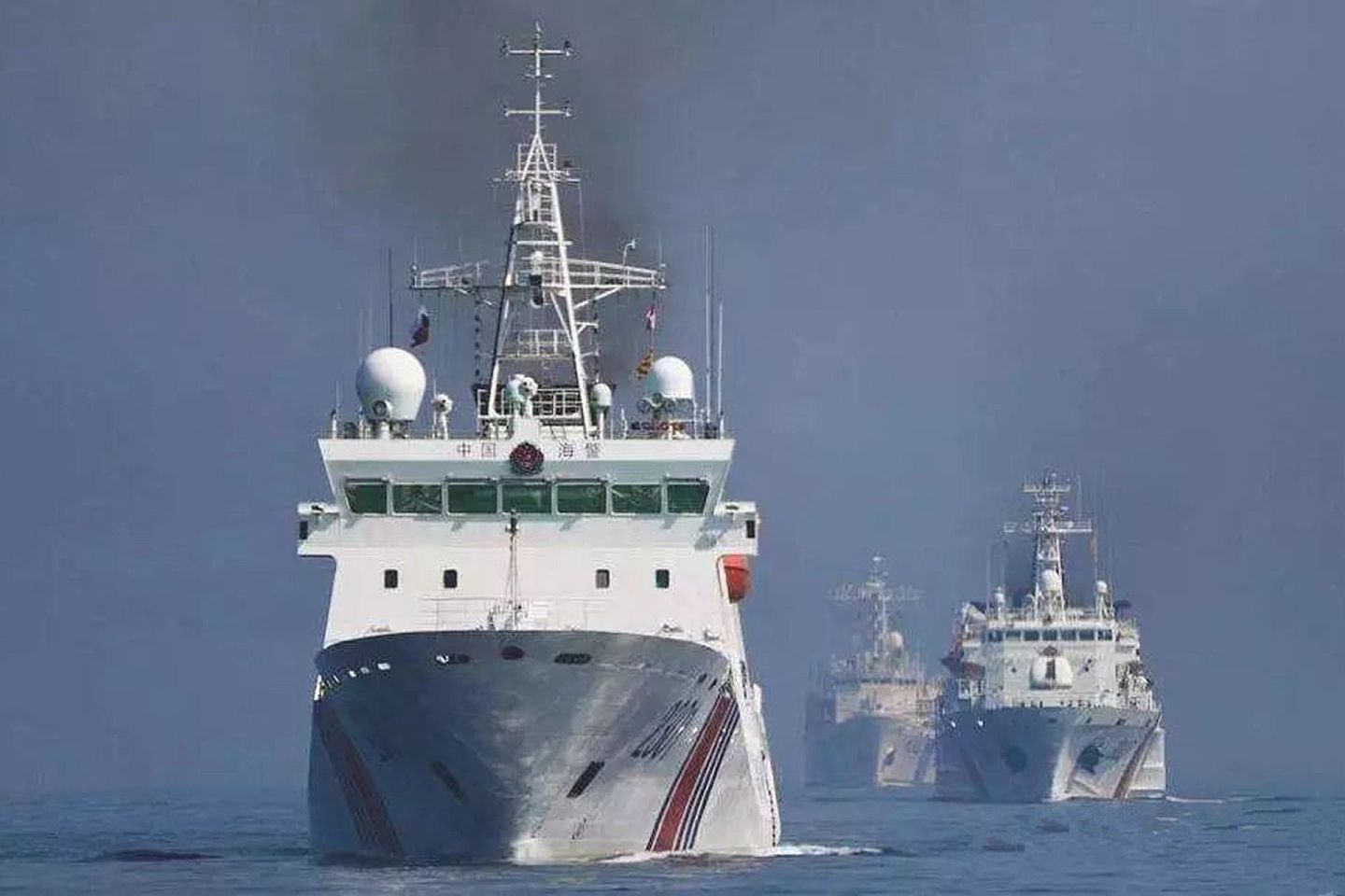 中国海警目前拥有多型舰船，包括718型、818型，以及万吨级巡逻舰。（鼎盛军事）