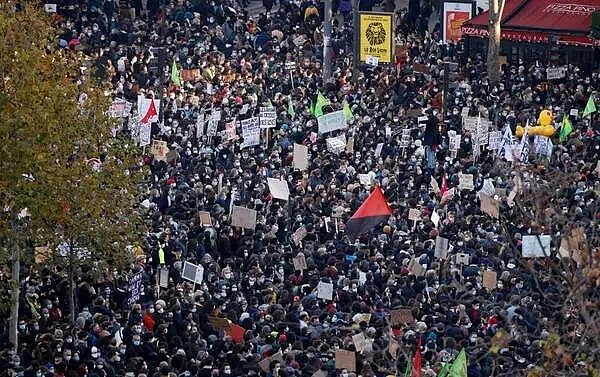 全法70城大游行，巴黎近5万人引暴乱，与警察对战：“勿以安全为借口限制自由”（组图） - 2