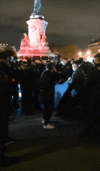 全法70城大游行，巴黎近5万人引暴乱，与警察对战：“勿以安全为借口限制自由”（组图） - 15