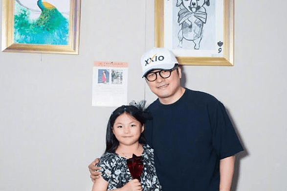 李湘女儿9岁办画展，一幅“孔雀图”卖到12万！网友：孩子真的要富养（视频/组图） - 4