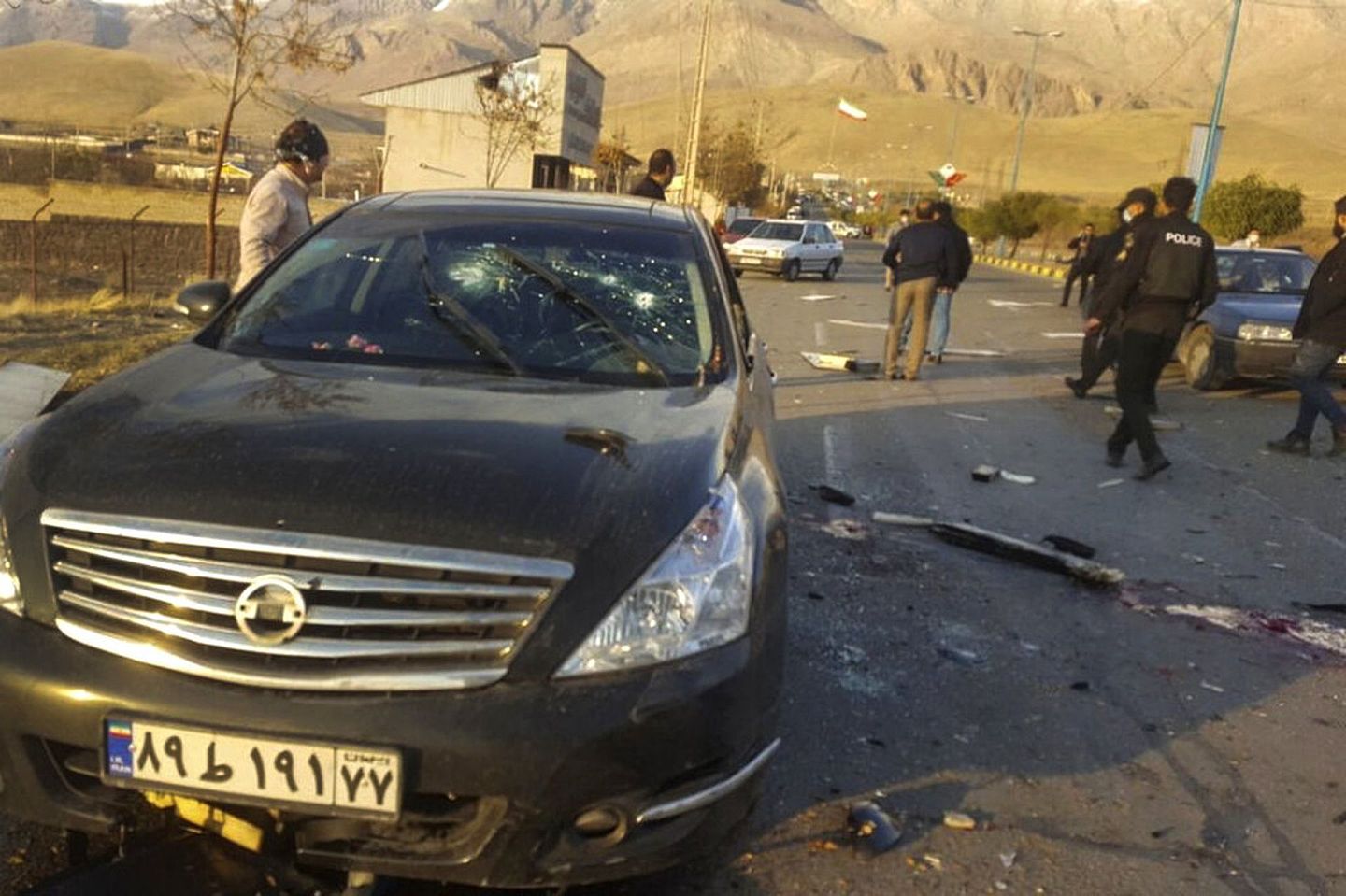 法赫里扎德乘坐的车遭到枪击和炸弹袭击。（AP）