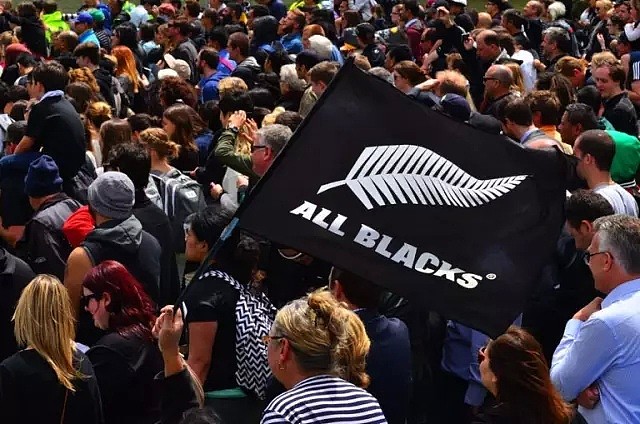 新西兰又火了！全黑队跳Haka致敬马拉多纳，一个动作让百万人泪目…（组图） - 21