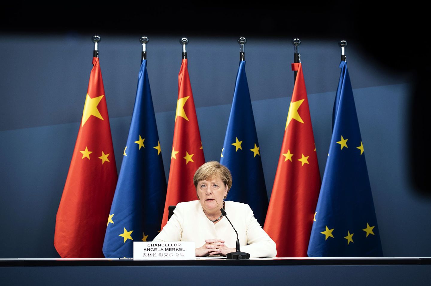2020年9月14日，德国总理默克尔在柏林总理府与中国国家主席习近平举行虚拟峰会。（AP）