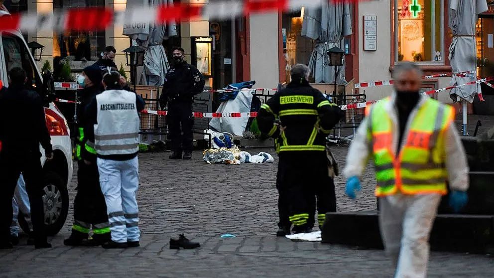 德国爆血腥袭击，19人死伤，司机驾车冲上行人区疯狂撞人（组图） - 7