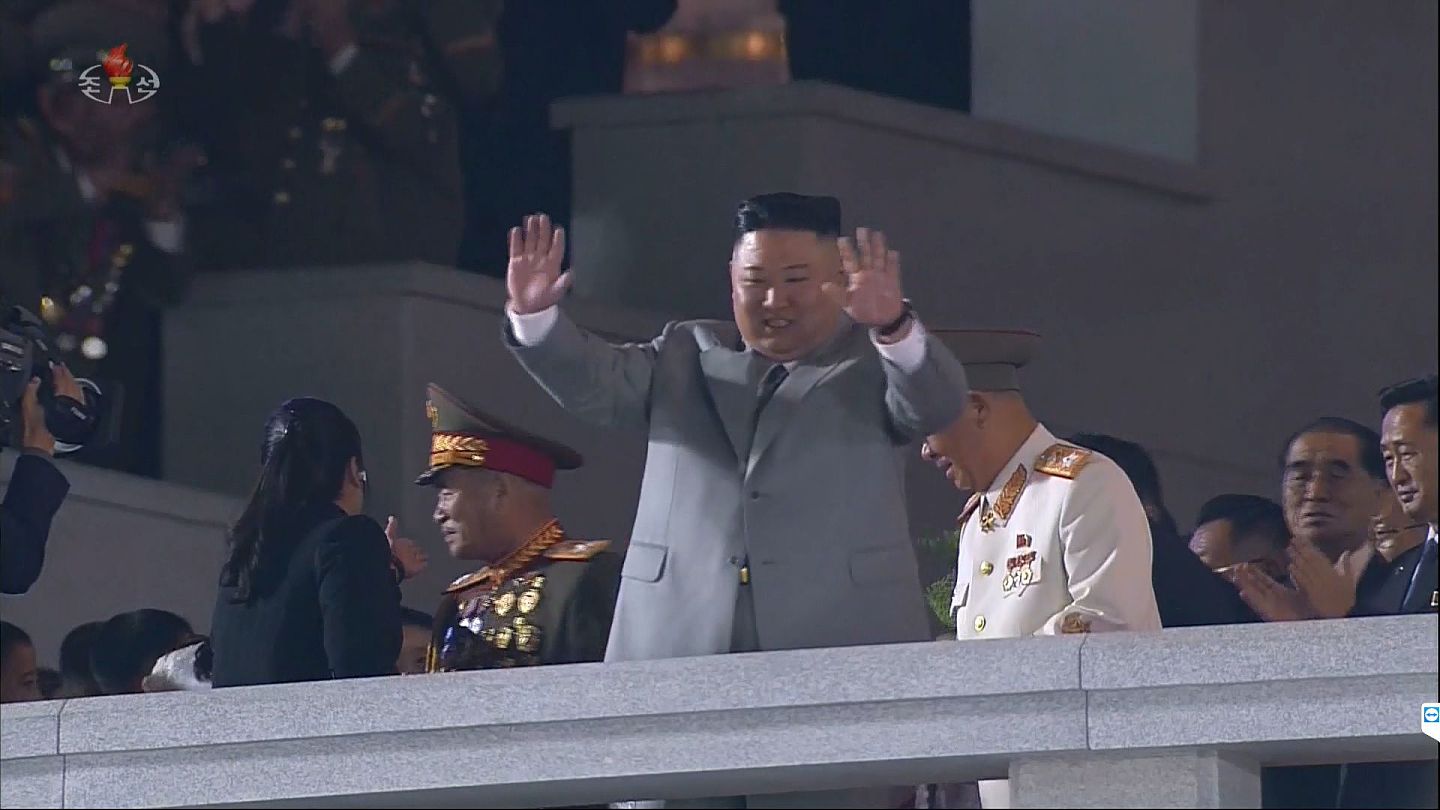 2020年10月10日，庆祝朝鲜劳动党成立75周年阅兵式在金日成广场举行，金正恩参加并发表讲话。（Reuters）