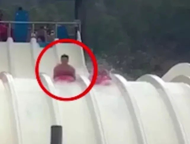 浑身是血！8岁澳洲女孩著名水滑梯上受重伤，只因没做这个动作...（组图） - 21