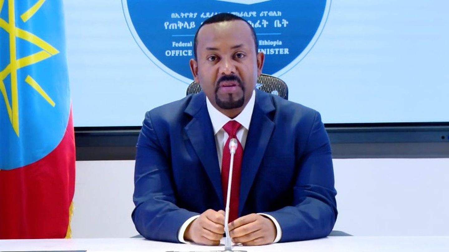 埃塞俄比亚冲突：图为11月8日，埃塞俄比亚总理艾哈迈德在亚的斯亚贝巴，透过Facebook发布他发言的影片。（Reuters）