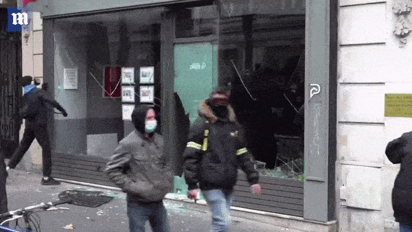 法国突发大型暴乱！5万人冲上街头打砸抢烧，银行遭洗劫一空，狼烟滚滚，惨如战区（视频/组图） - 13