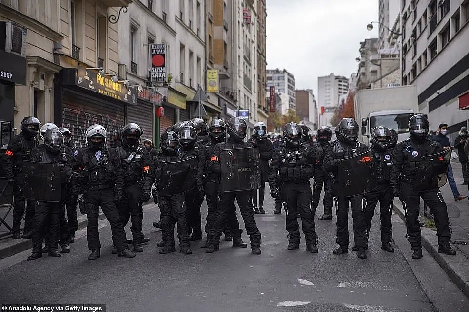 法国再爆发激烈抗议打砸抢！矛盾无法缓解，马克龙快要愁秃了（组图） - 17