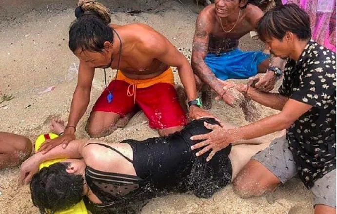 昆州海滩发生溺水事件，两男被巨浪卷走身亡！华人游客涉水事故频发，澳海滩隐藏“致命陷阱” - 11