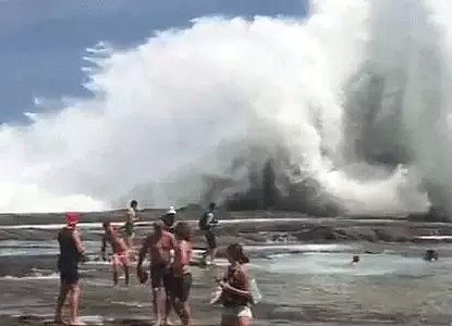 昆州海滩发生溺水事件，两男被巨浪卷走身亡！华人游客涉水事故频发，澳海滩隐藏“致命陷阱” - 21