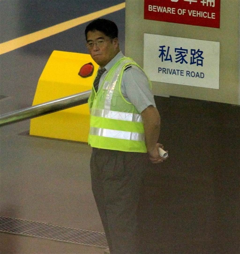 李中寧2016年被曝悄悄返回香港当保全，工作敬业又认真。(取自东网)