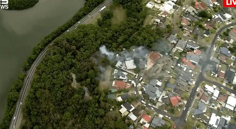 悉尼西南区突发山火！多幢民宅受威胁，灭火飞机紧急出动（组图） - 2