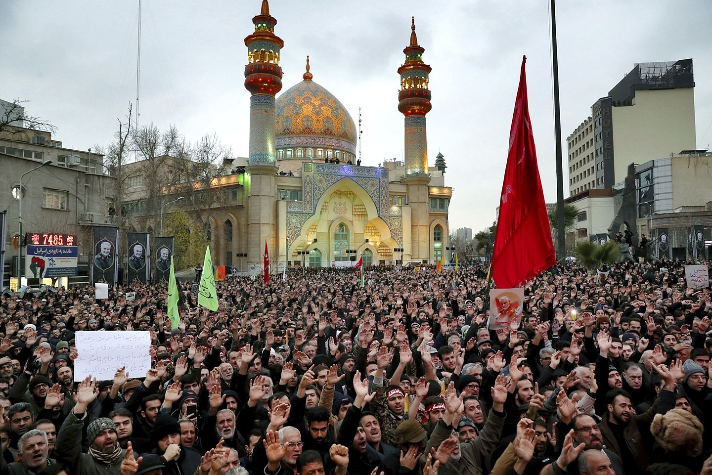 在伊朗将军苏莱曼尼2020年初遭美军无人机暗杀后，伊朗首都德黑兰曾爆发大规模反美反以色列游行。(AP）