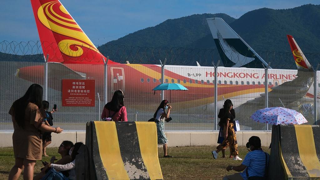 香港航空即日解雇250名机组人员，指业务重大调整拖累公司收入（图） - 1