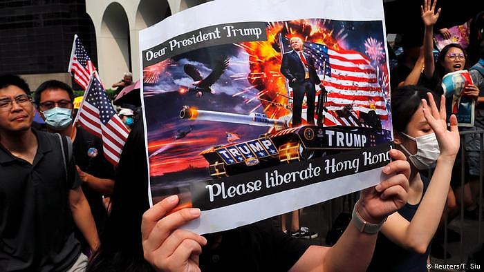 Hongkong Proteste mit US-Flagge