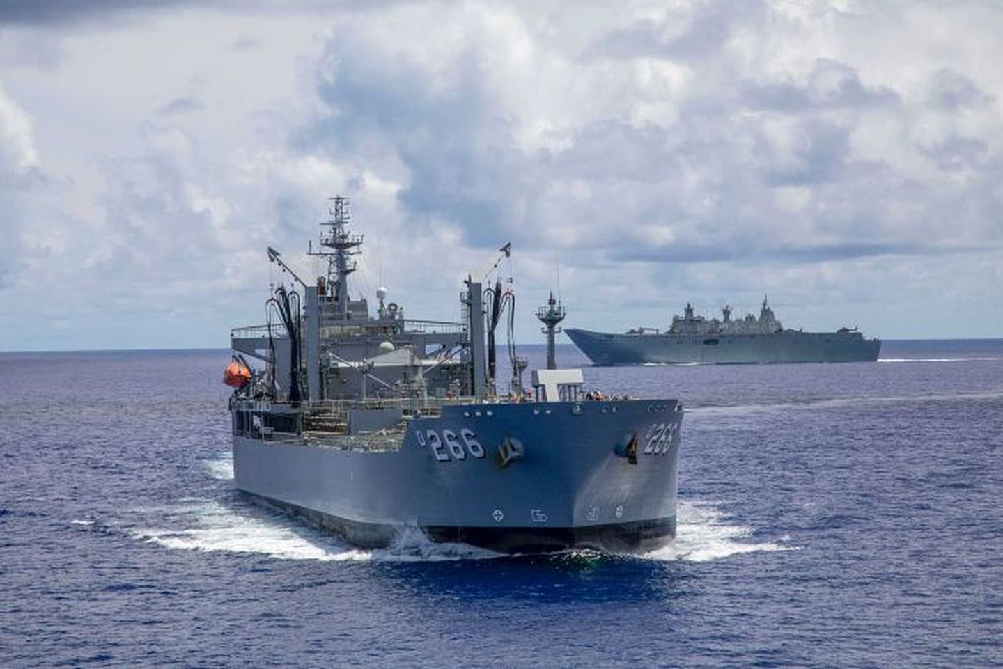 2020年7月19日至23日，美日澳等三国海军在从南海至美属关岛附近海域进行了三国联合训练。（澳大利亚国防部）