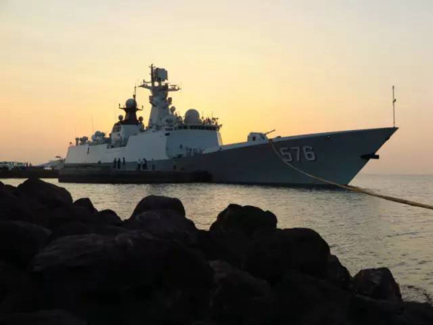 中国海军054A型护卫舰曾停泊在吉布提港口。（微信公众号@中国海军）