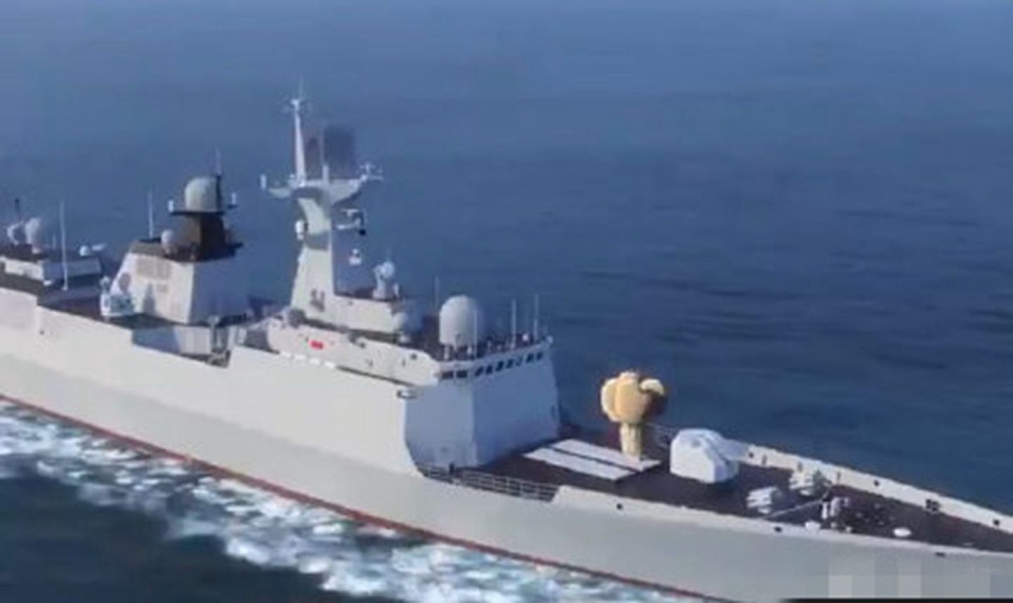 美军火巨头演示激光武器，画面中出现中国054A舰。（微博@军中利刃）