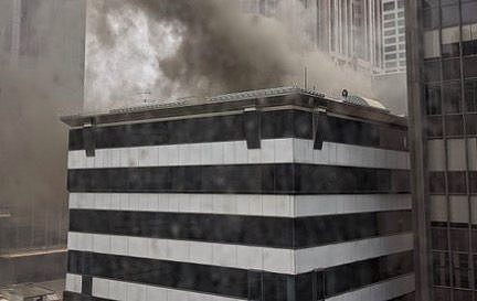墨尔本CBD大楼突发火灾！黑烟散去，部分交通已恢复（视频） - 3